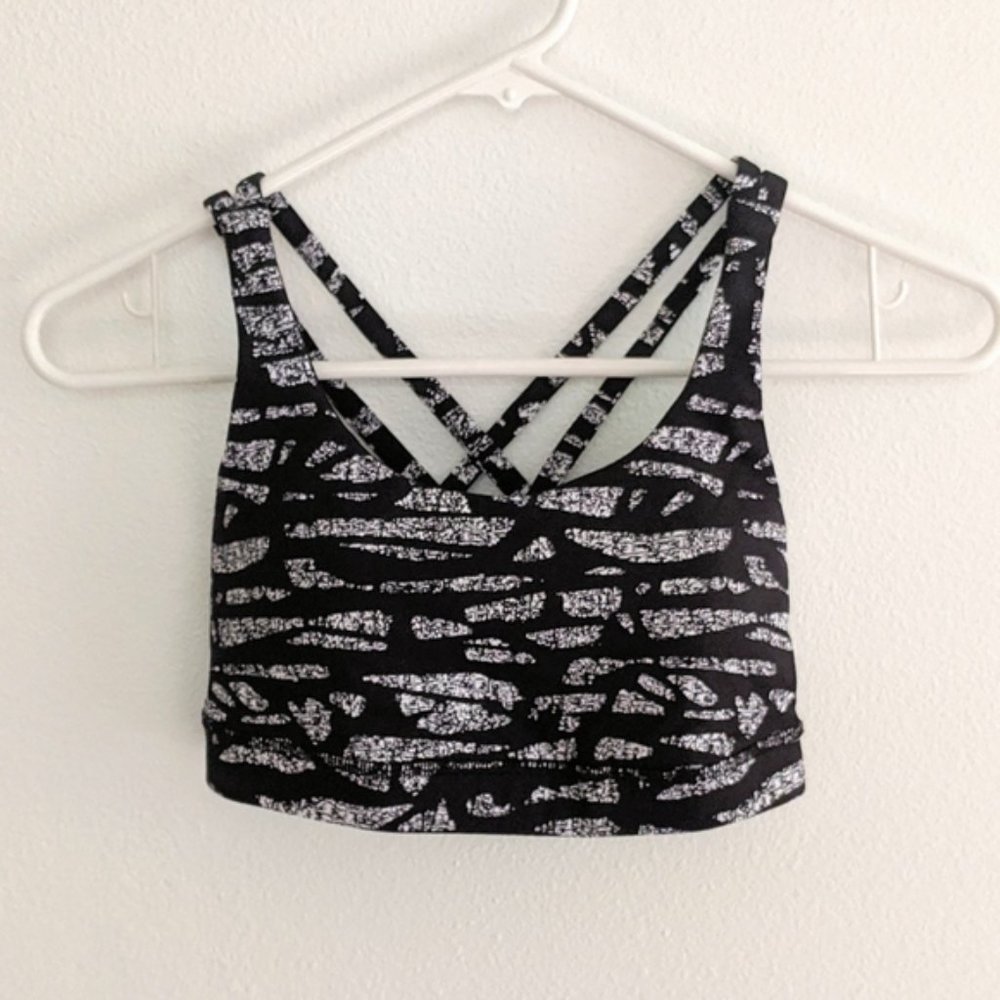NWOT Lululemon Strappy Energy Black & White Bra Size Women 4